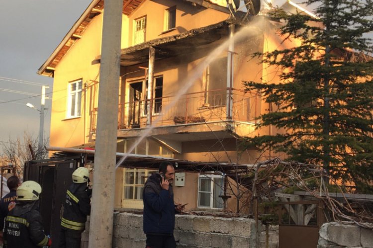 Evde &ccedil;ıkan yangında 1 kişi hayatını kaybetti