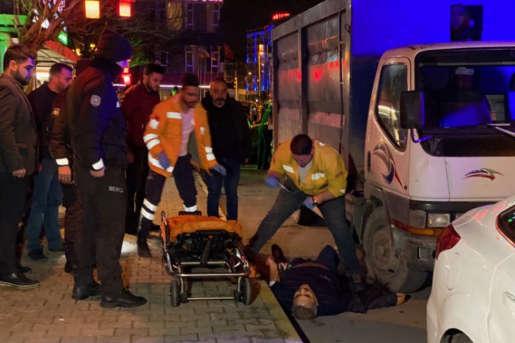 D&uuml;r&uuml;mc&uuml;de meydana gelen silahlı kavgada 3 kişi yaralandı