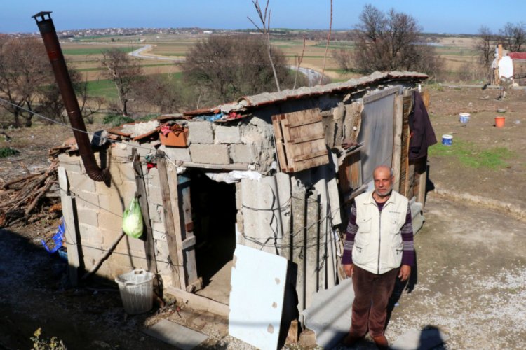30 yıldır başını sokacak bir ev hayaliyle yaşıyor