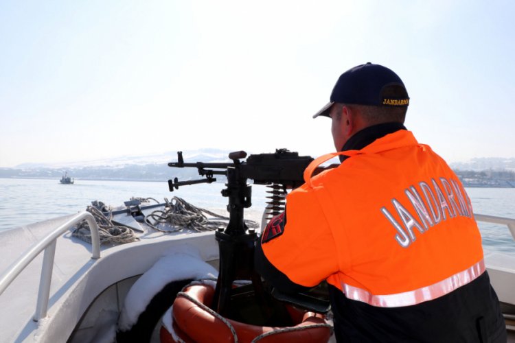 Van G&ouml;l&uuml;'nde g&ouml;&ccedil;men ka&ccedil;ak&ccedil;ılarına g&ouml;z a&ccedil;tırılmıyor