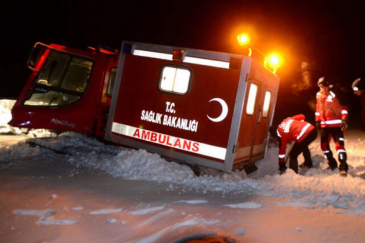 4 metre karda hasta kurtarma operasyonu