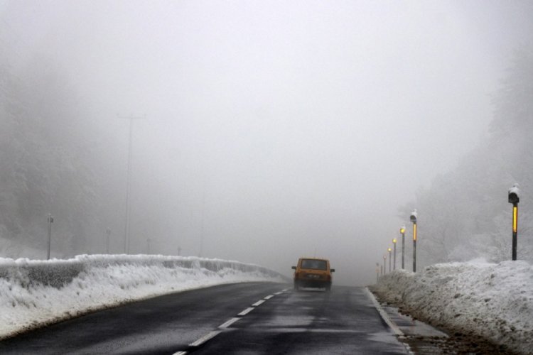 Bolu Dağı'nda g&ouml;r&uuml;ş mesafesi 30 metreye kadar d&uuml;şt&uuml;