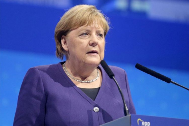 Merkel'in partisinde liderlik krizi