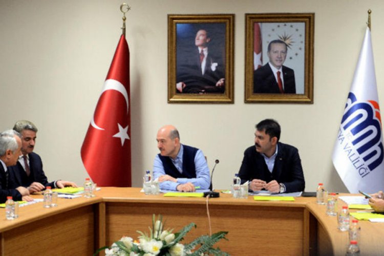 Bakanlar Soylu ve Kurum, deprem değerlendirme toplantısına katıldı