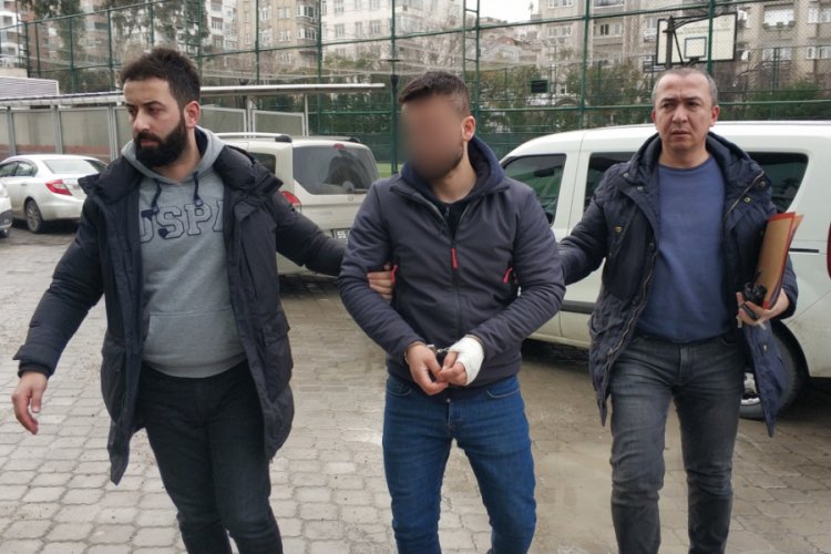 İki arkadaş arasında bı&ccedil;aklı kavga