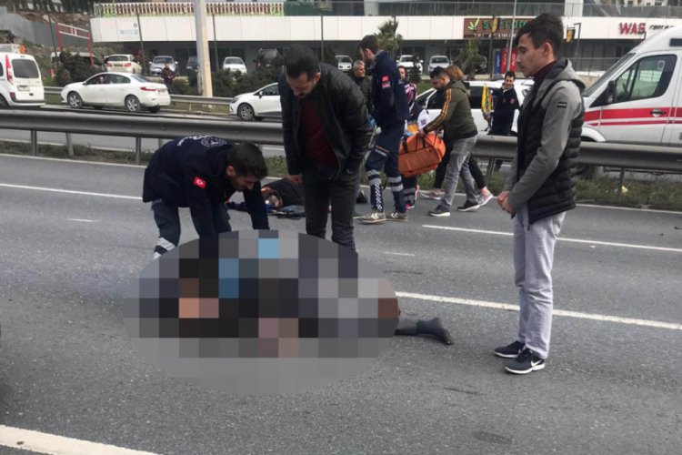 Karşıdan karşıya ge&ccedil;mek isteyen evli &ccedil;ift canından oldu