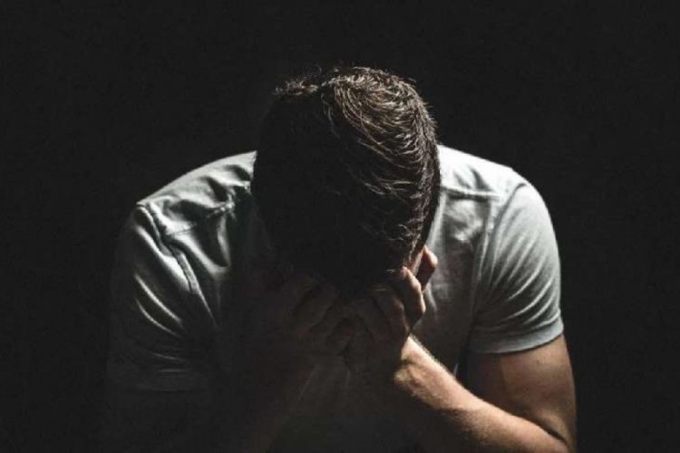 "Hayatımızın 8 bin saatini pişmanlık hissederek harcıyoruz"