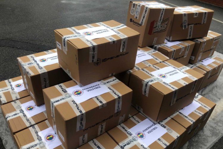 Fenerbah&ccedil;e Voleybol Şubesi'nden depremzedelere yardım