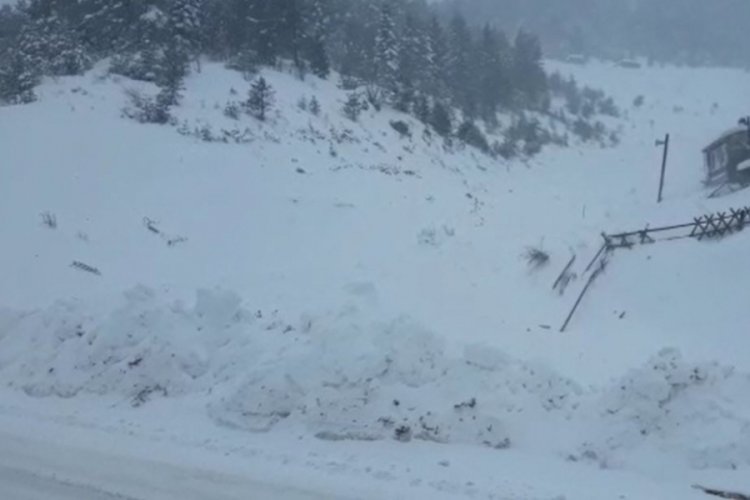 &Ccedil;ığ d&uuml;şen Zigana Dağı'nda, ulaşım &ccedil;ift y&ouml;nl&uuml; verilmeye başlandı
