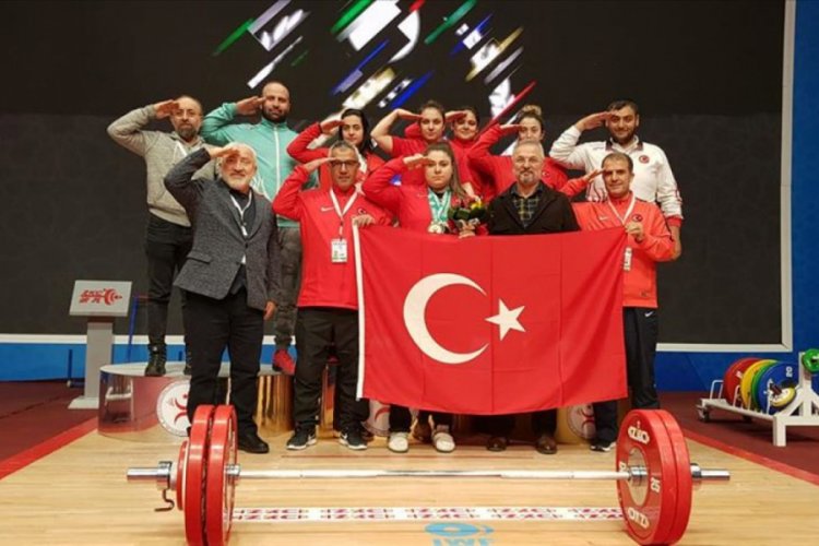 Milli halterci Melike G&uuml;nal'dan &Ouml;zbekistan'da 3 altın madalya