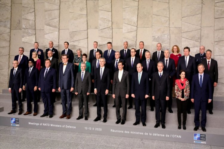 Bakan Akar, NATO aile fotoğrafına katıldı