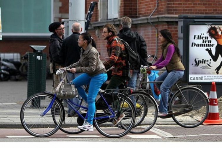 Amsterdam'da turistlere esrar satışı yasaklanabilir
