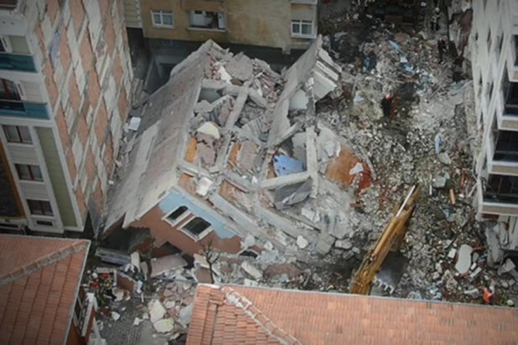 &Ccedil;&ouml;ken binanın &ccedil;evresindeki tahliye edilen apartmanlar incelendi