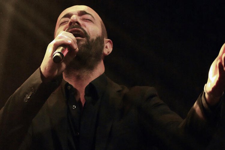 "Sevginin g&uuml;c&uuml;ne inanan herkesi selamlıyorum"