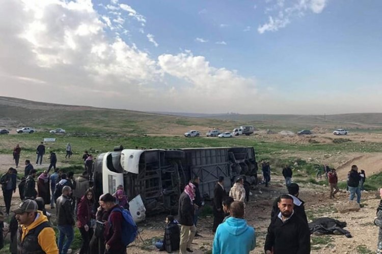 &Uuml;rd&uuml;n'de &ouml;ğrenci servisi kaza yaptı: 1 &ouml;l&uuml;, 37 yaralı