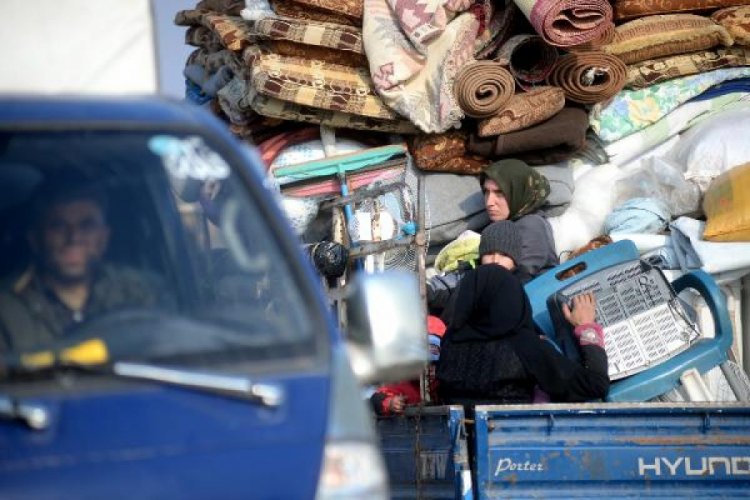 1 milyon 200 bin kişi sınıra dayandı!