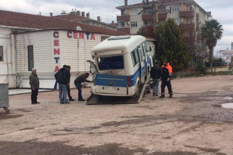 Bursa plakalı kamyonet minib&uuml;sle &ccedil;arpıştı: 6 yaralı