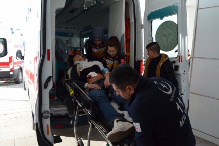 Parkta Afganistanlı 2 kişi bı&ccedil;akla saldırdı