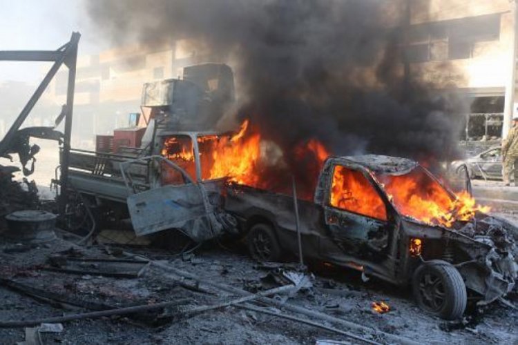 Suriye'de bomba y&uuml;kl&uuml; ara&ccedil; patladı