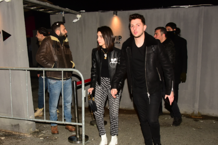Emir Aks&uuml;t, Yasemin Kurttepeli ile birlikte