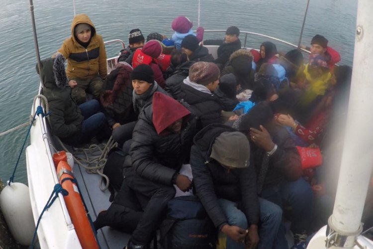 &Ccedil;anakkale'de 38 ka&ccedil;ak g&ouml;&ccedil;men yakalandı