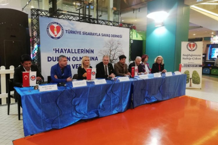 Sigara i&ccedil;enlerin sayısı 30 milyondan 20 milyona indi