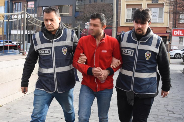 Eşini bı&ccedil;akla &ouml;ld&uuml;ren koca adliyede