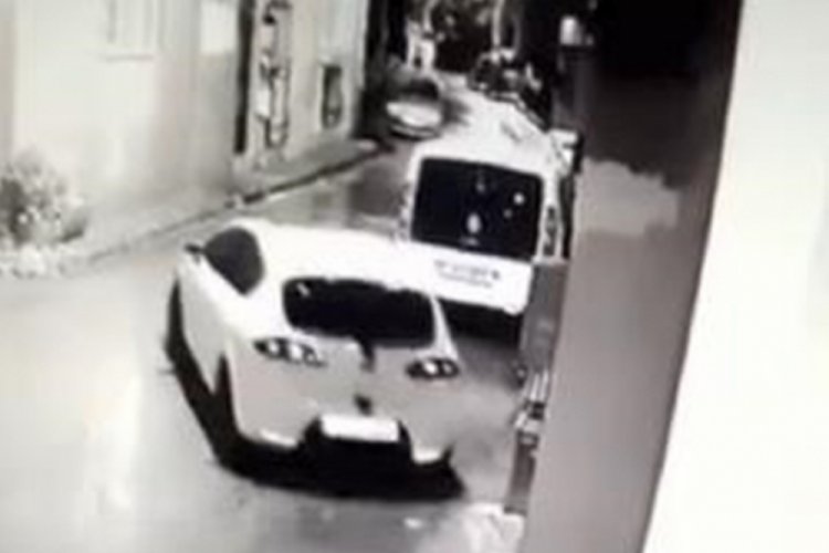 Bursa'da 15 saniyede otomobil hırsızlığı kamerada