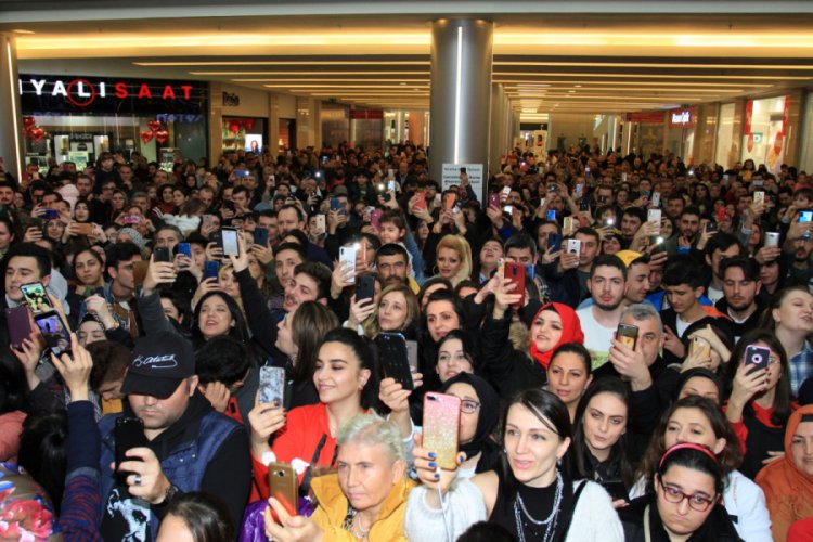 Rafet El Roman Bursalıları coşturdu