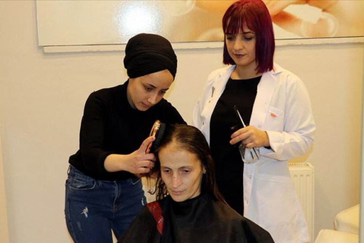 Kanser hastaları sa&ccedil; ve cilt bakımıyla moral buldu