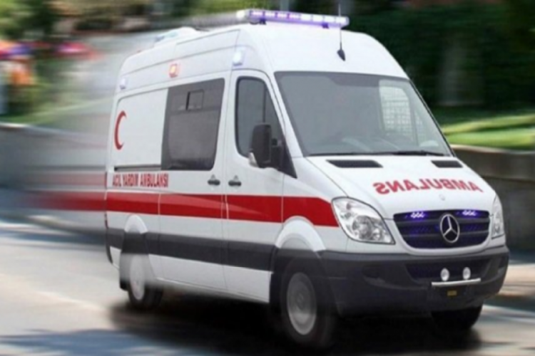 Bakkala giden kadına motosiklet &ccedil;arptı