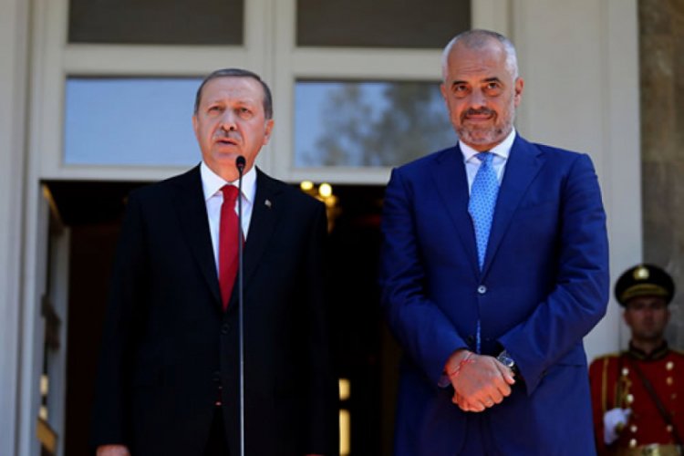 Arnavutluk Başbakanı'ndan T&uuml;rkiye'ye teşekk&uuml;r