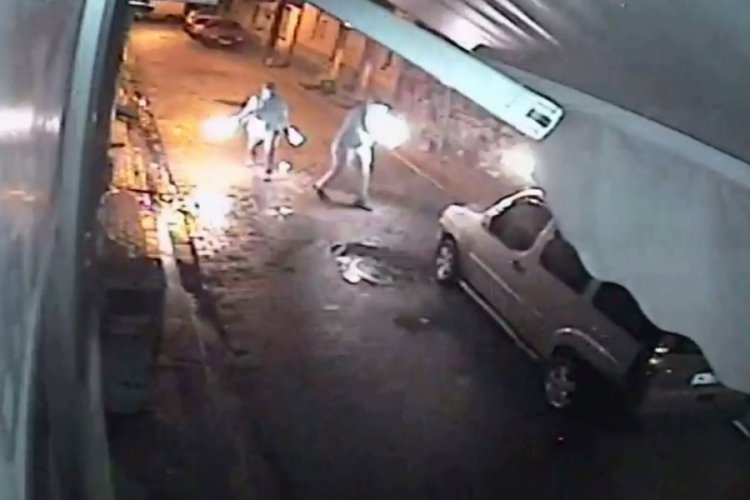 Ağabeyinin d&uuml;kkan ve aracına molotof kokteyli attı