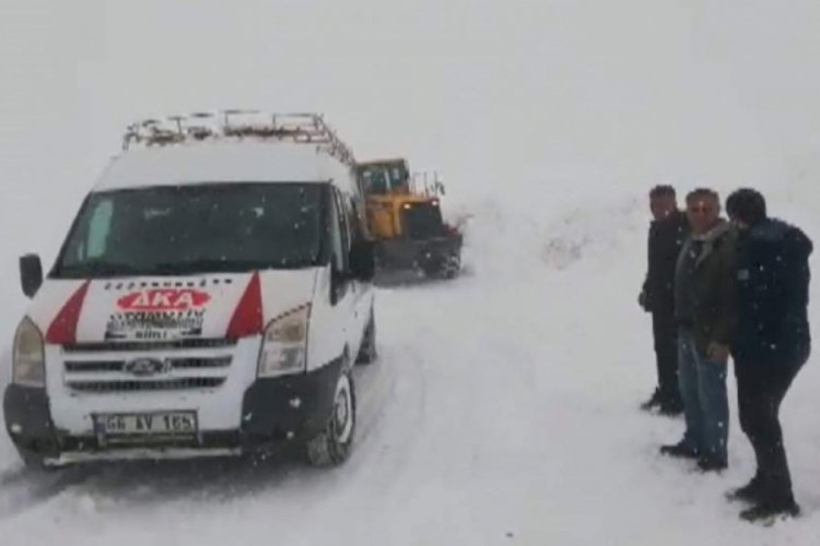 Siirt'te karda mahsur kalan 40 kişi kurtarıldı