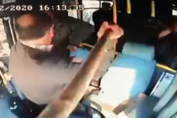 Yol verme kavgasında otob&uuml;s şof&ouml;r&uuml;n&uuml; darbetti