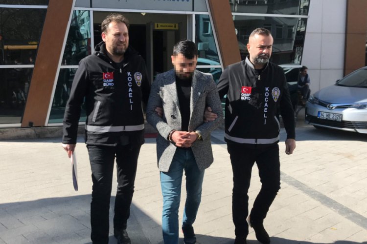 Kendisini işten &ccedil;ıkaran amirinin evini kurşunladı