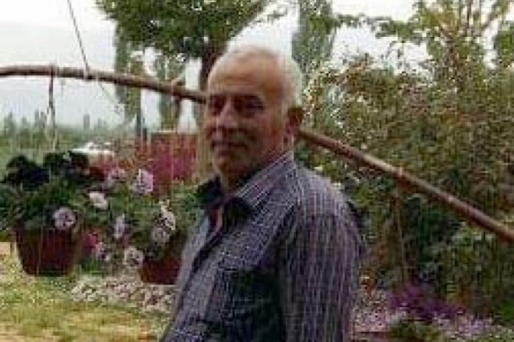 Evinde kendini astı