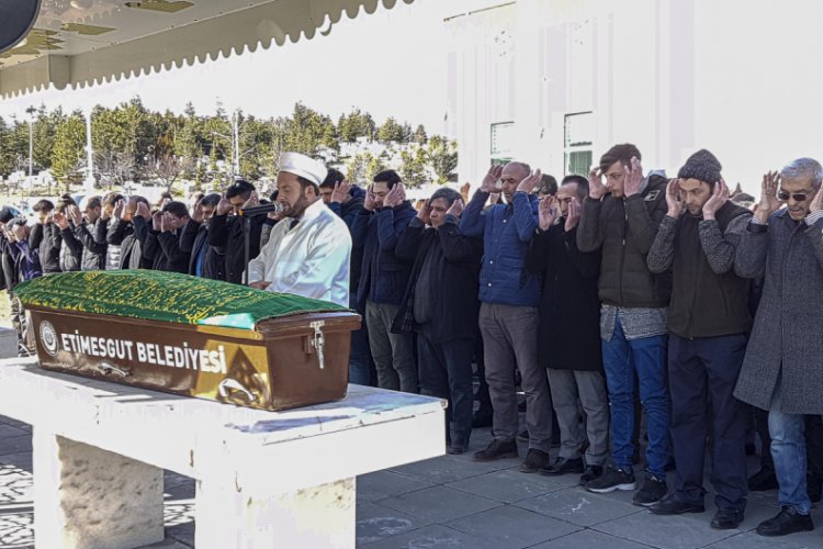 Okul m&uuml;d&uuml;r&uuml;n&uuml; vurup, intihar eden hizmetli toprağa verildi