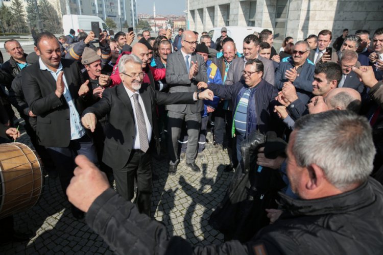 Bursa Nil&uuml;fer'de davullu zurnalı toplu s&ouml;zleşme sevinci