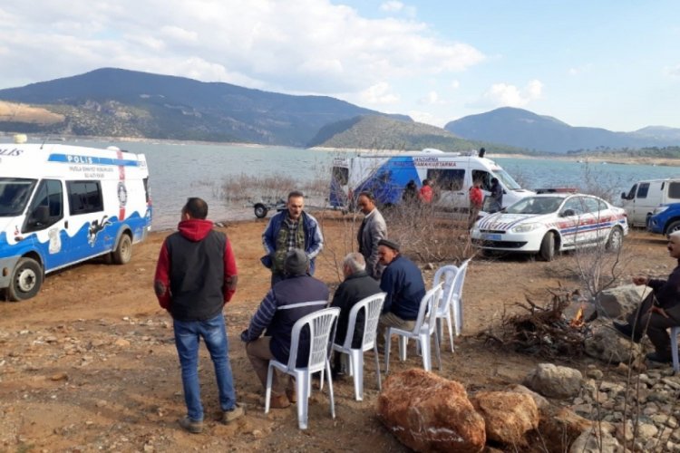 G&ouml;lete d&uuml;şen balık&ccedil;ıyı arama &ccedil;alışmaları devam ediyor