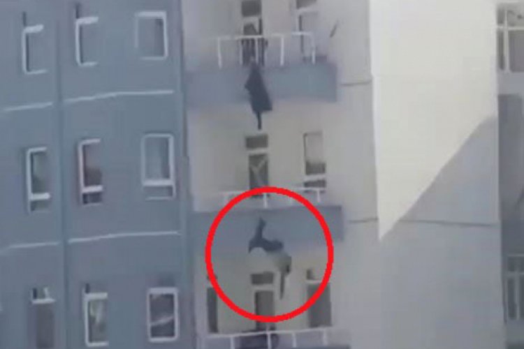 Balkondan atlayan kocasını son anda yakaladı ancak kurtaramadı
