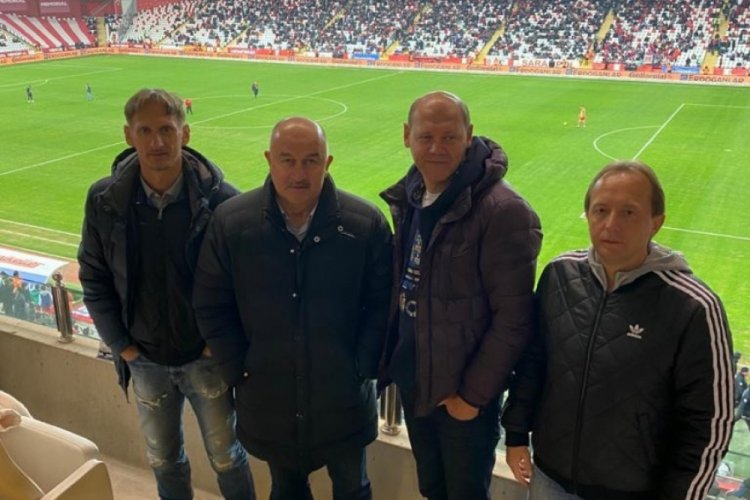 Stanislav &Ccedil;er&ccedil;esov, Antalyaspor - Kasımpaşa ma&ccedil;ını izledi