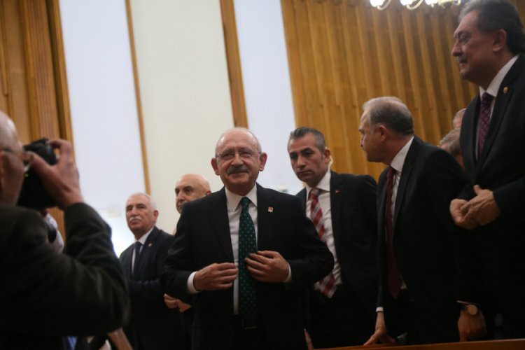 "Gen&ccedil;ler d&uuml;nyayı bizden daha iyi sorguluyorlar"
