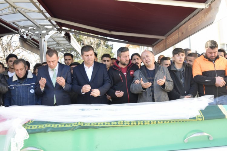 3 yıldır kanserle m&uuml;cadele eden İrem, bug&uuml;n toprağa verildi