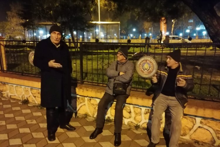Deprem sonrası vatandaşlar sokağa d&ouml;k&uuml;ld&uuml;!