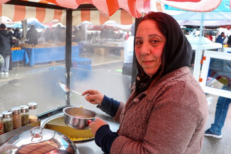 G&uuml;nde 60 lirayla 3 &ccedil;ocuk okutuyor