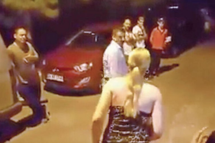 Trans bireyin evini sopayla basmışlardı... Karar belli oldu