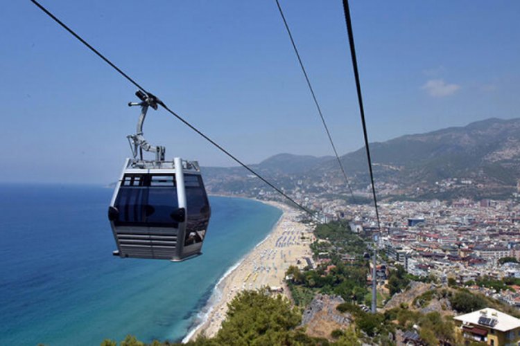 Alanya'da, teleferikle 3 milyon turist kaleye taşındı