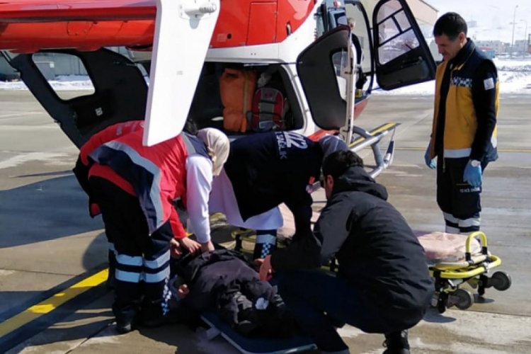 Fel&ccedil; ge&ccedil;iren hasta, ambulans helikopterle hastaneye kaldırıldı