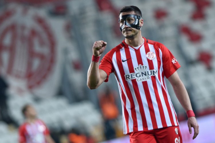 Jahovic, maskeyle gollerine devam etti